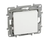 Розетка 2P+E 16A с крышкой белый NILOE Legrand